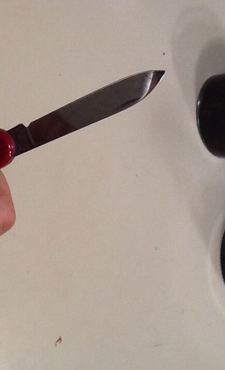 How to Use a Pocketknife
