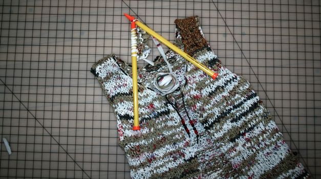 How to create a sweater vest from plastic bags