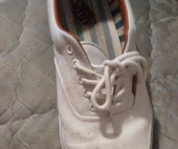 How To Clean White Vans With Toothpaste
