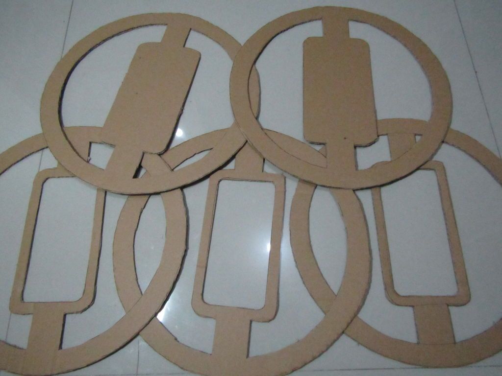 DIY Cardboard Gaming Steering Wheel 5 Steps