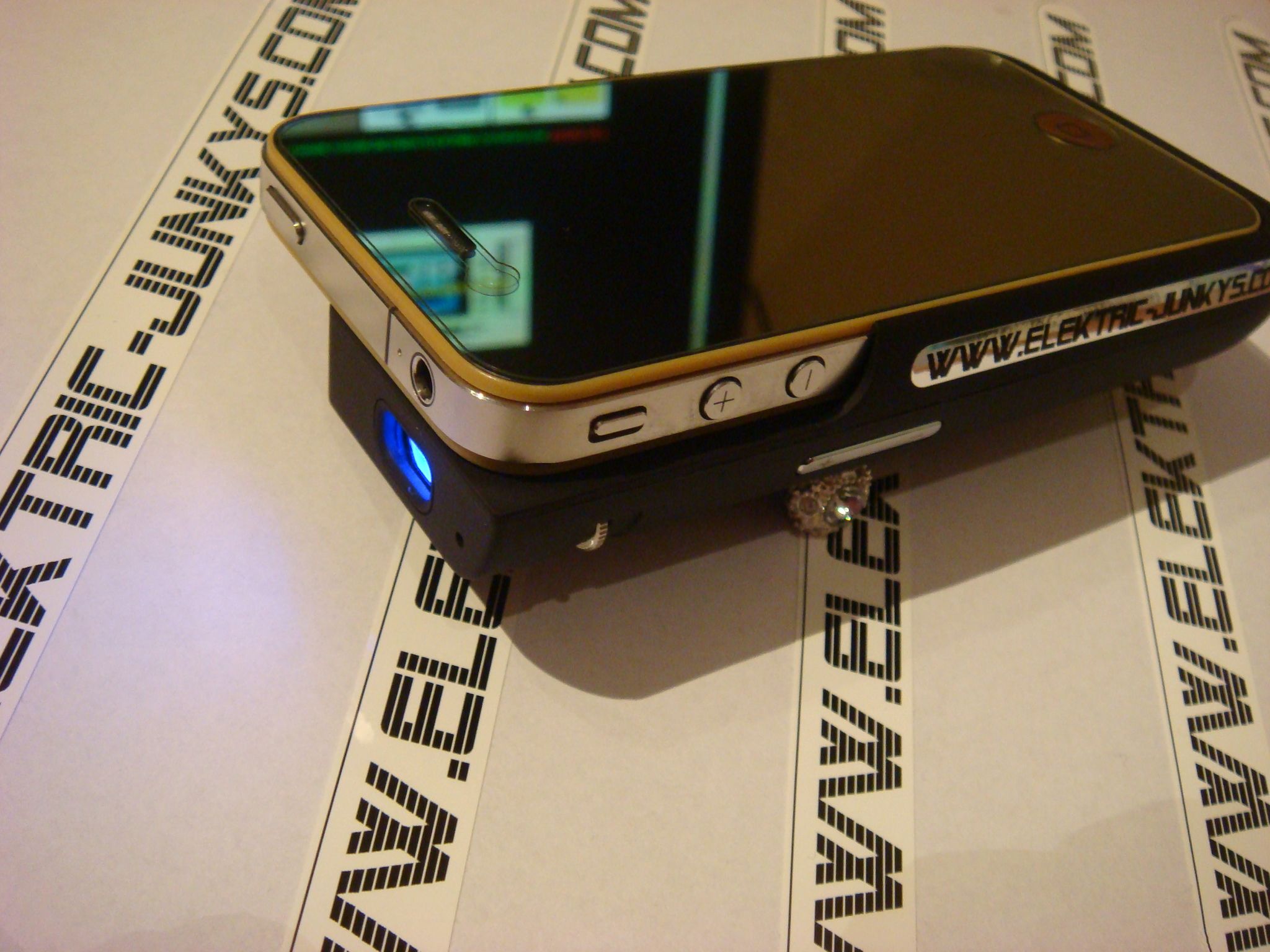 Iphone 4s Docking Projector Connect Youre Iphone and Show Videos Pics and So On