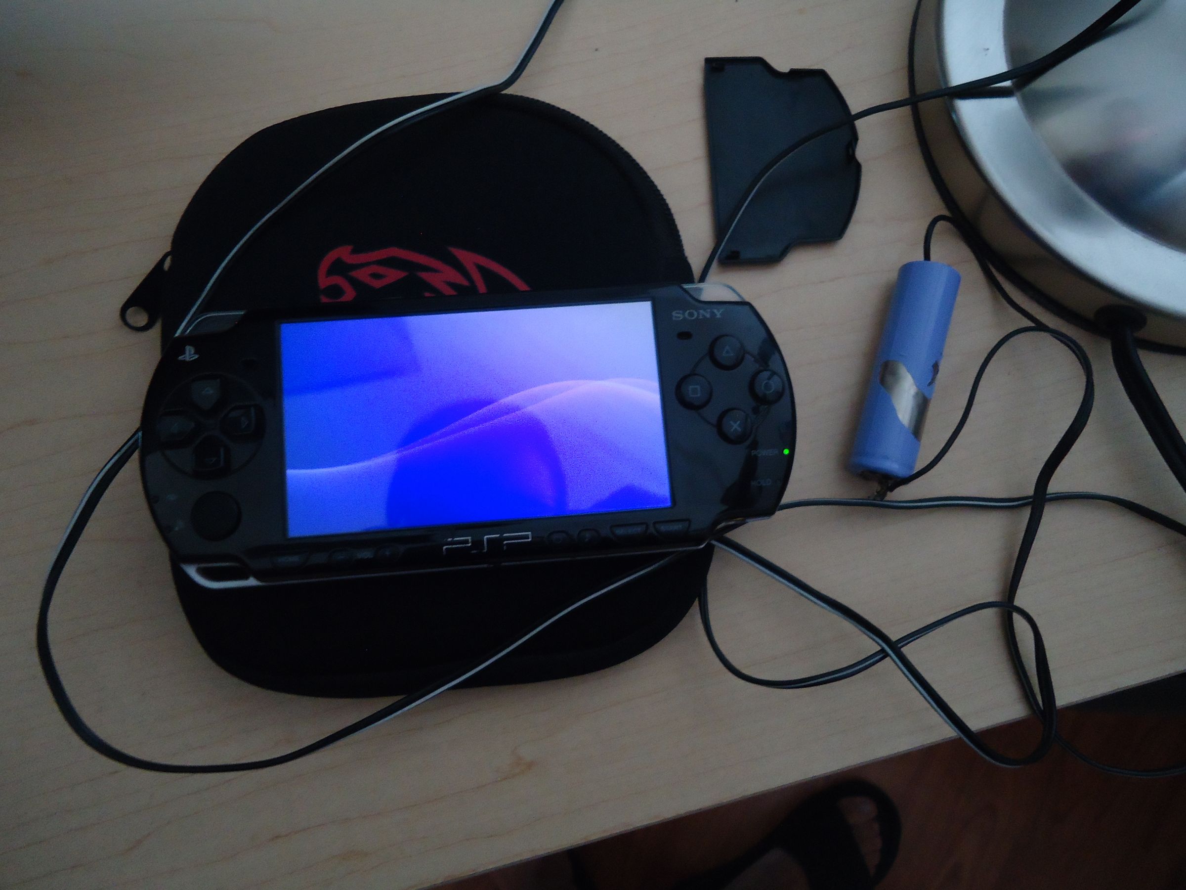 PSP Battery Hack! 4 Steps Instructables