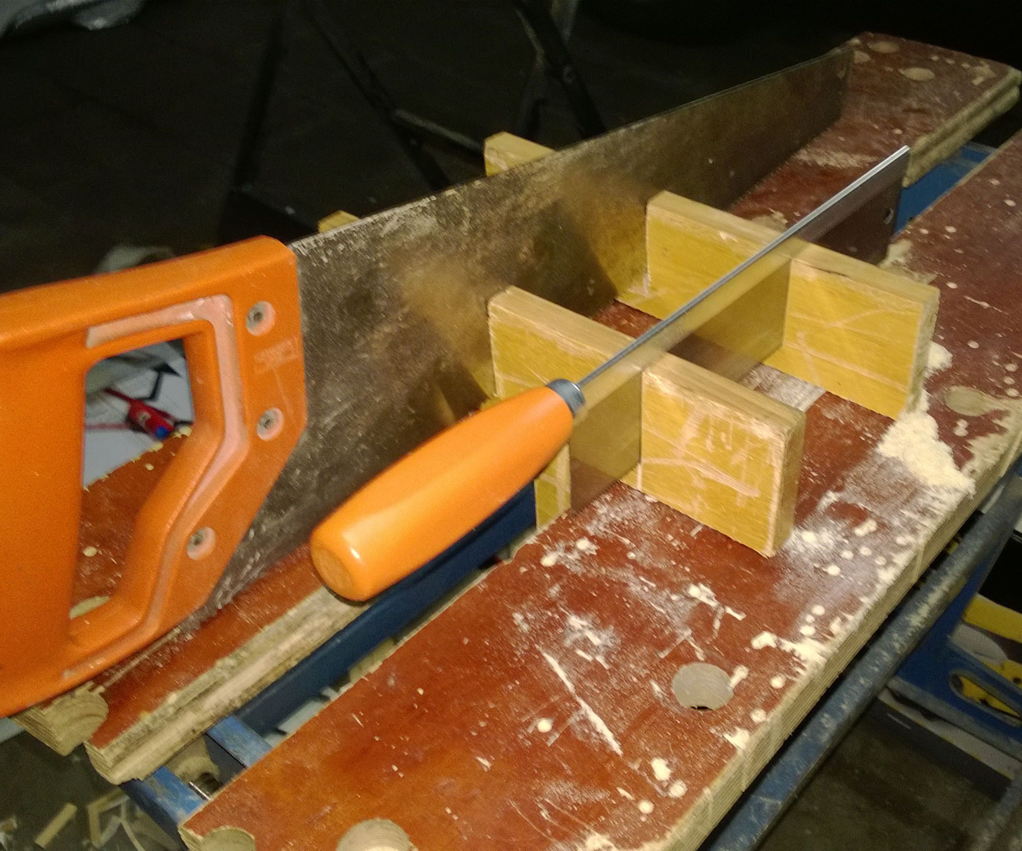 Variable-width Mitre Box
