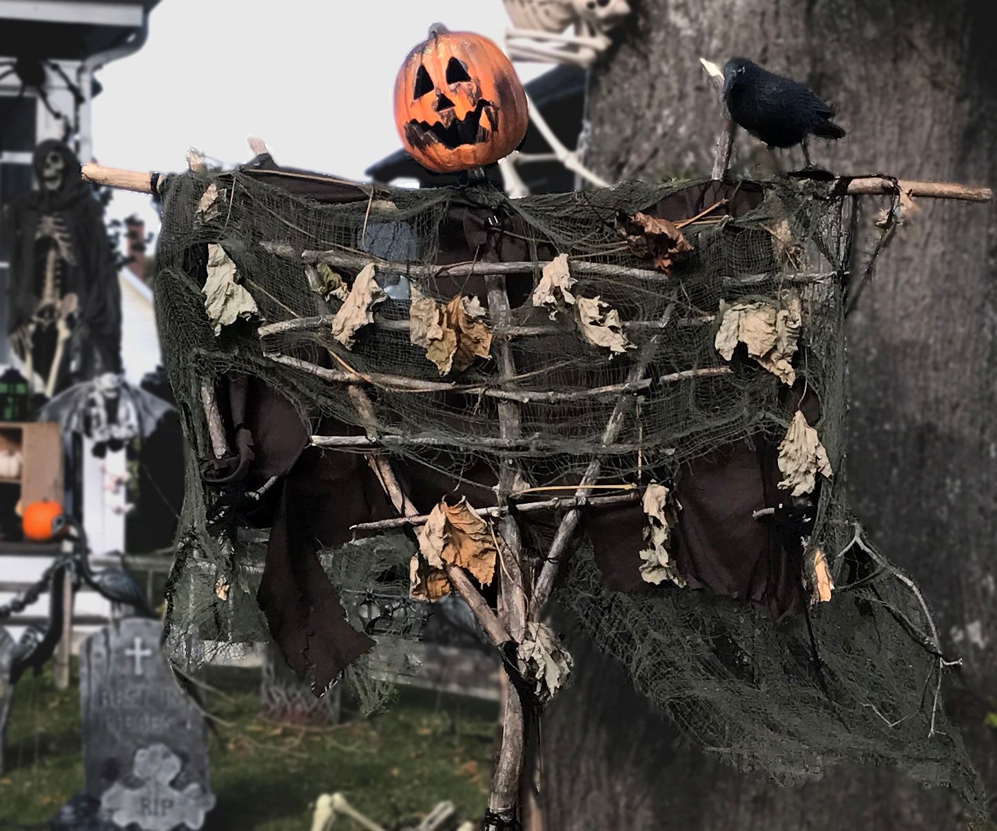 Halloween Pumpkin Scarecrow
