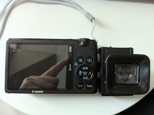 Electronic Viewfinder for Compact Digital Cameras
