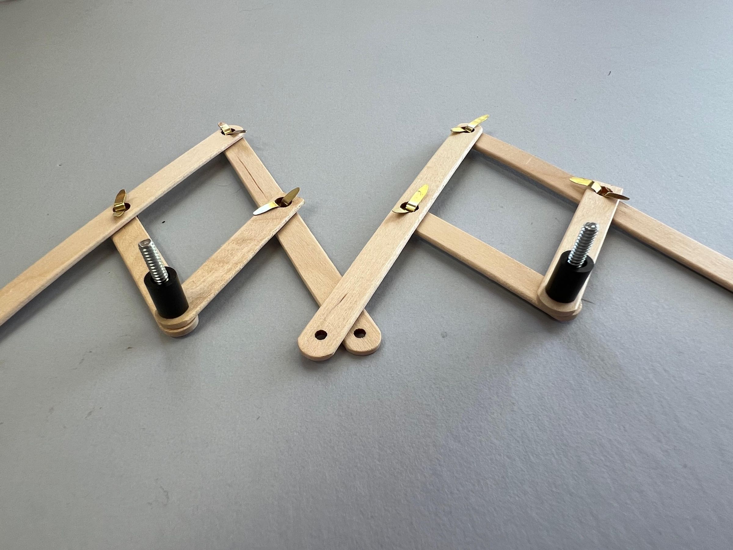 ชุดขา Popsicle StickBug หลังประกอบชิ้นส่วน Linkage เข้าด้วยกัน