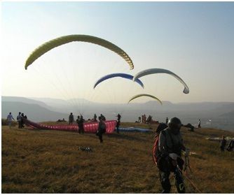Experience Flying Lessons With Paragliding