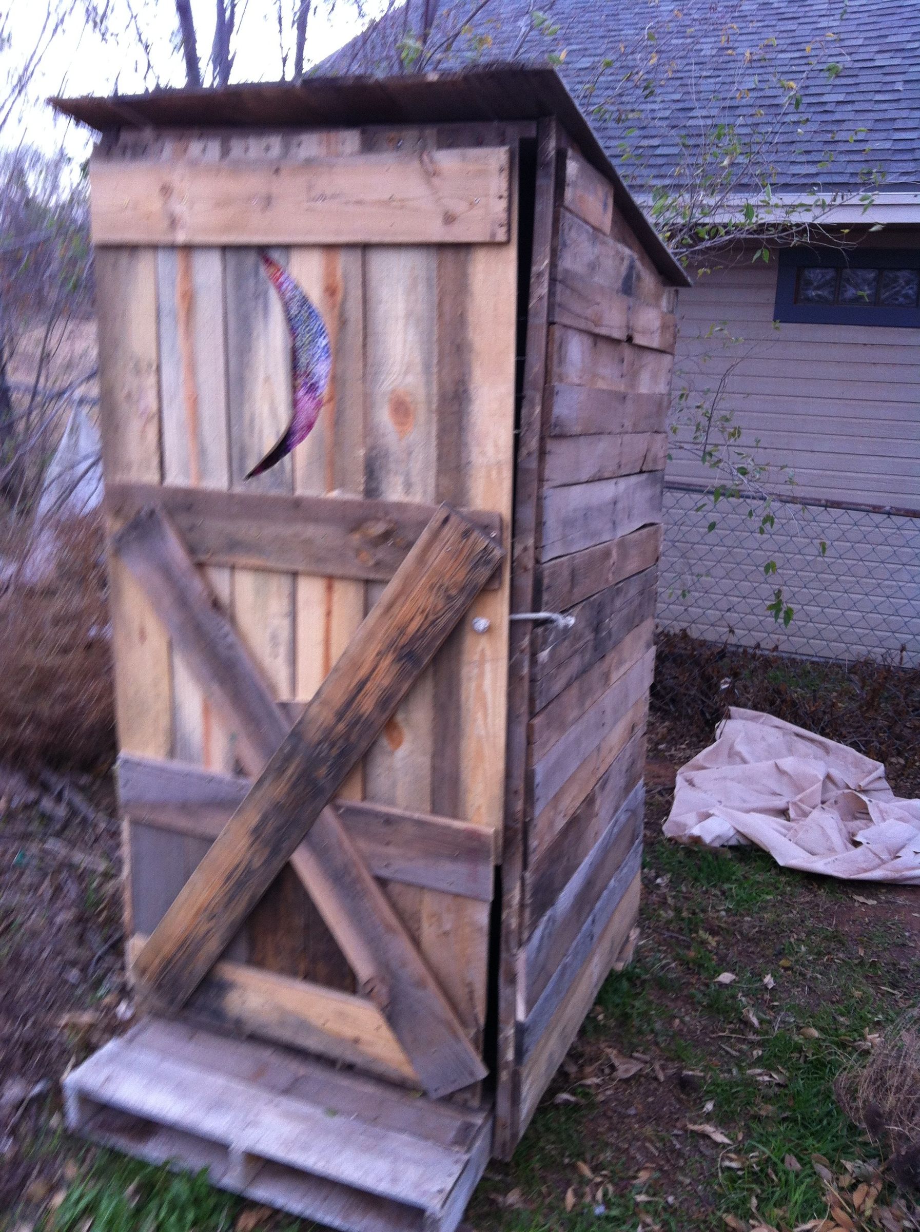 How to Build an Outhouse From Pallets