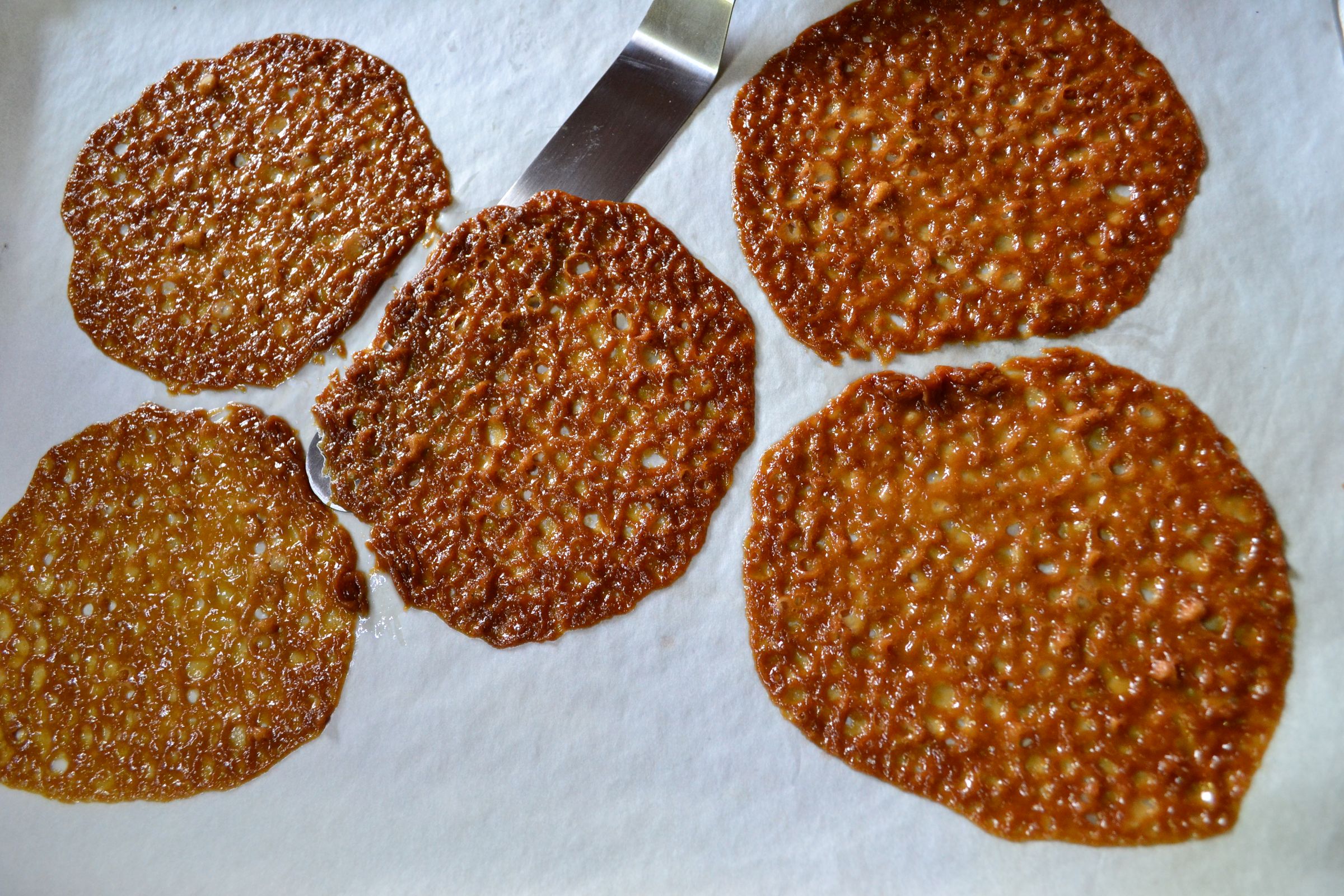 Grand Marnier Marinated Berries in a Sugar Basket 7 Steps (with