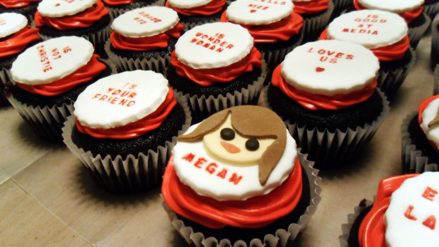 Make-Your-Own-Phrase Custom Cupcakes