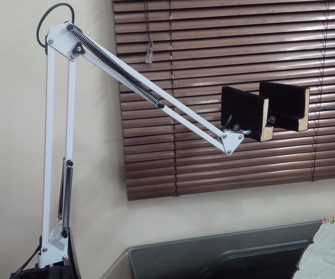 Adjustable Mobile Tripod , ٍEasy Way ToTake Photo in Gatherings