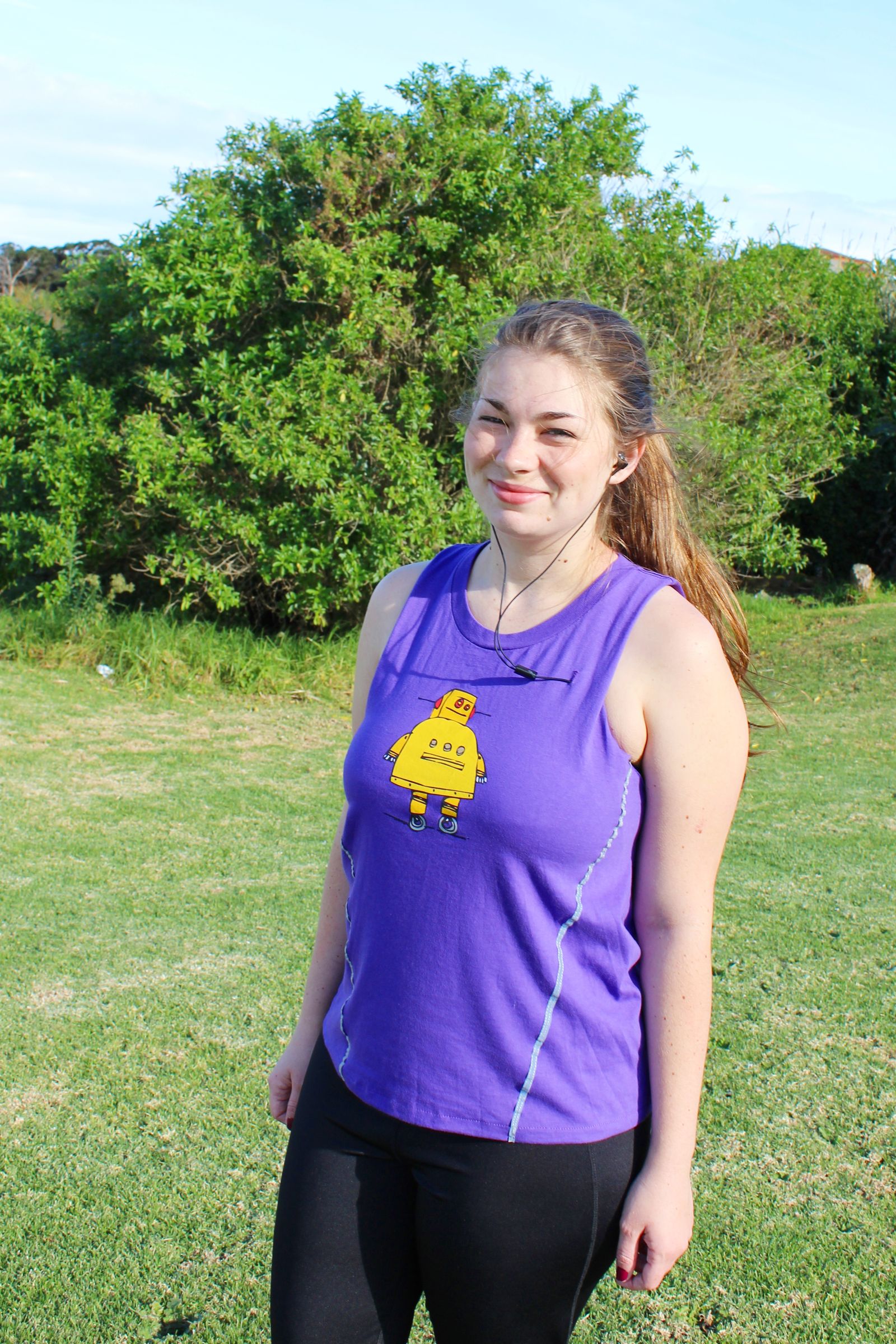 Convert an Oversized Tshirt Into a Workout Tank (With Pocket!) 9