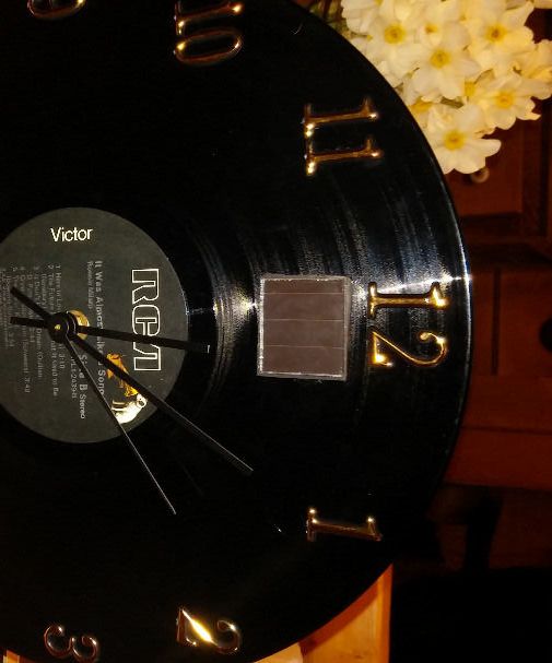 Record Clock With Solar Power