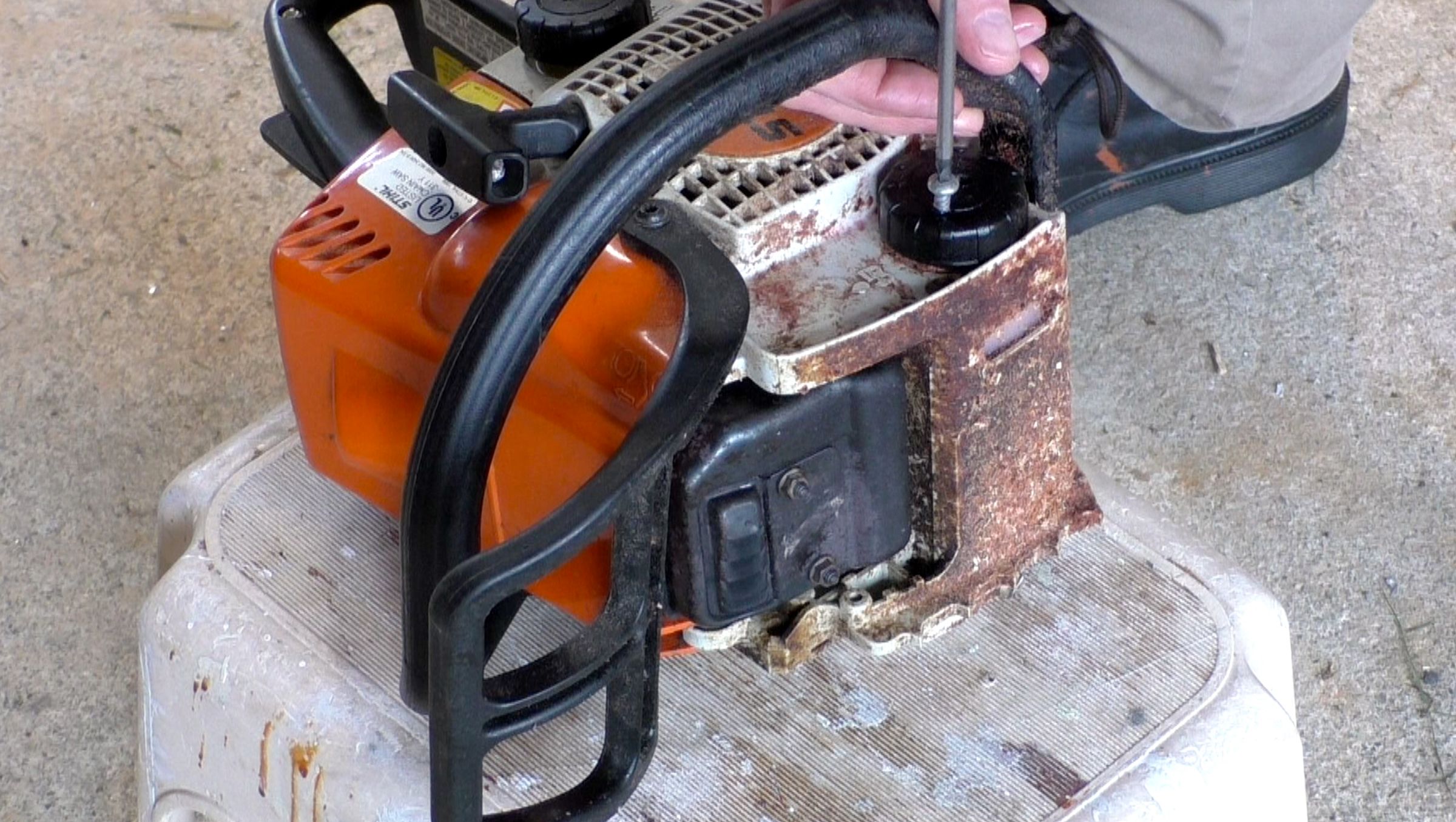 Fixing Chainsaw Bar Oil Problem With Air Compressor Instructables