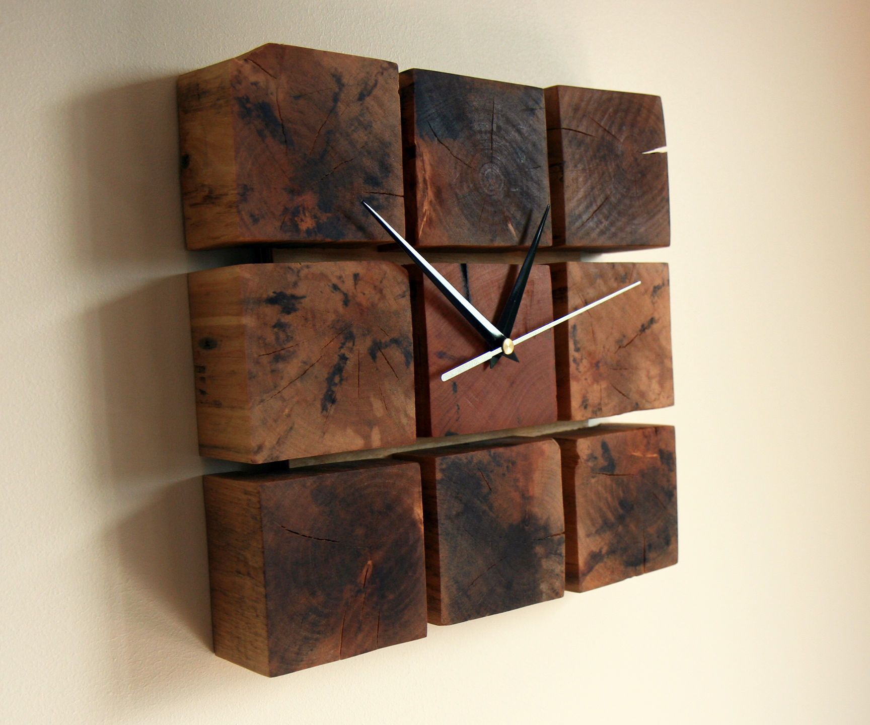 A Clock From Pallet Wood Blocks