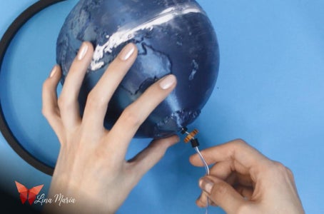 Mounting the Globe on the Base