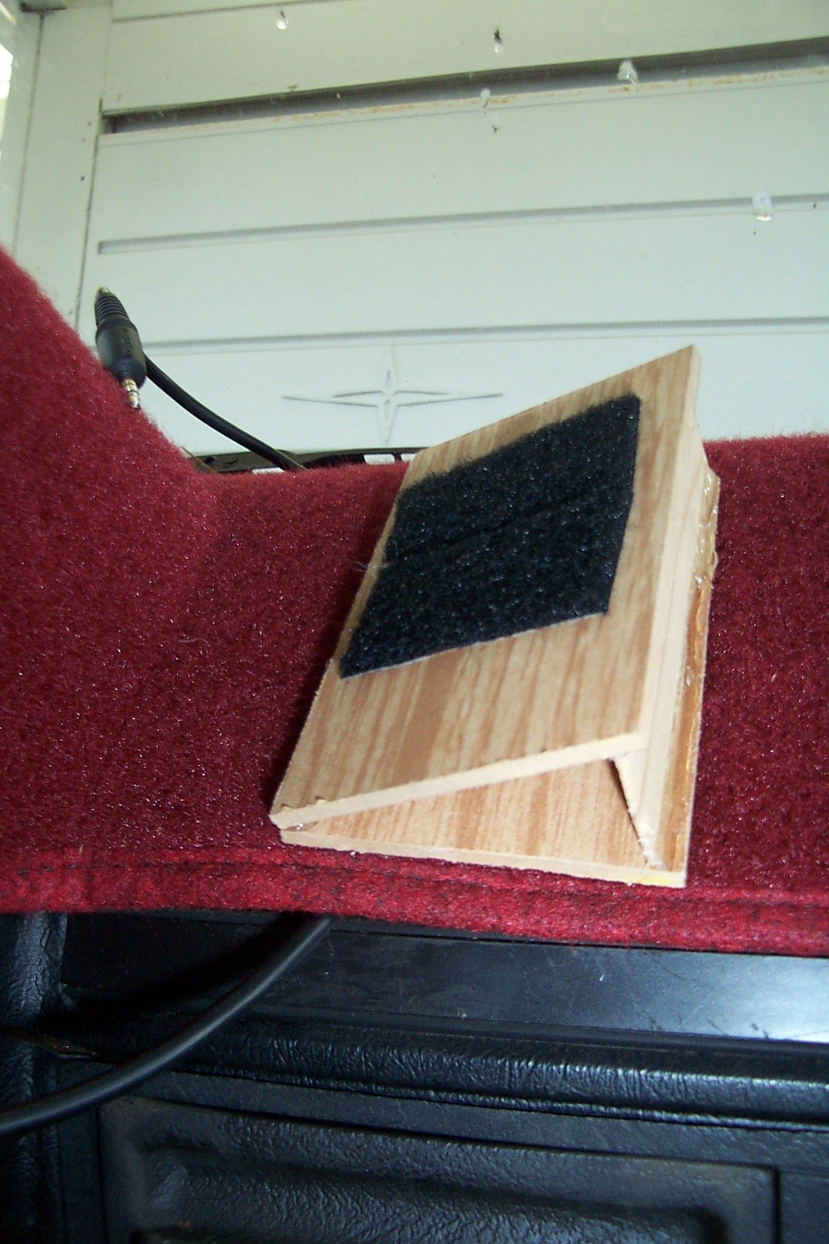 Simple MP3/ipod car holder