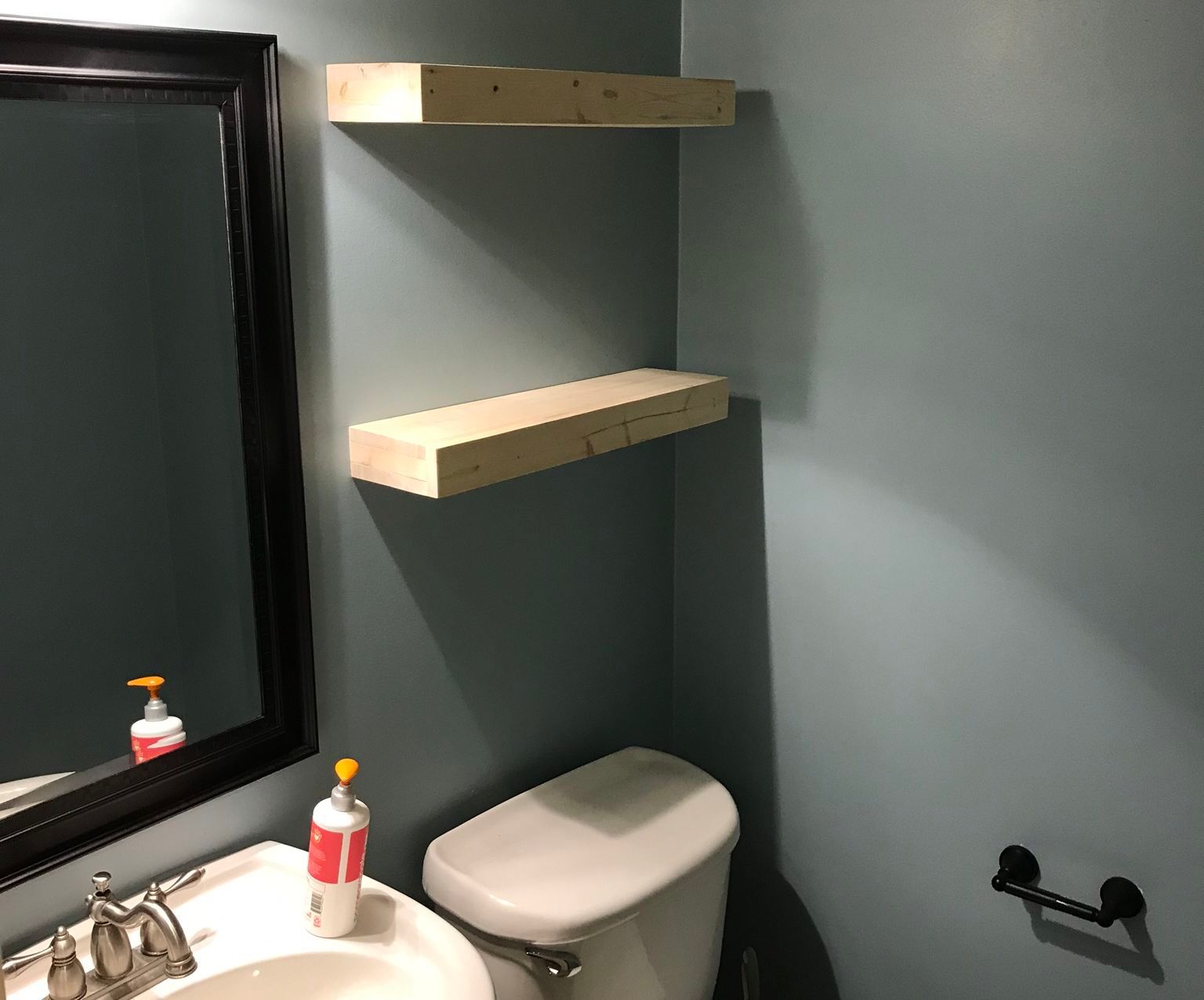 DIY floating shelves