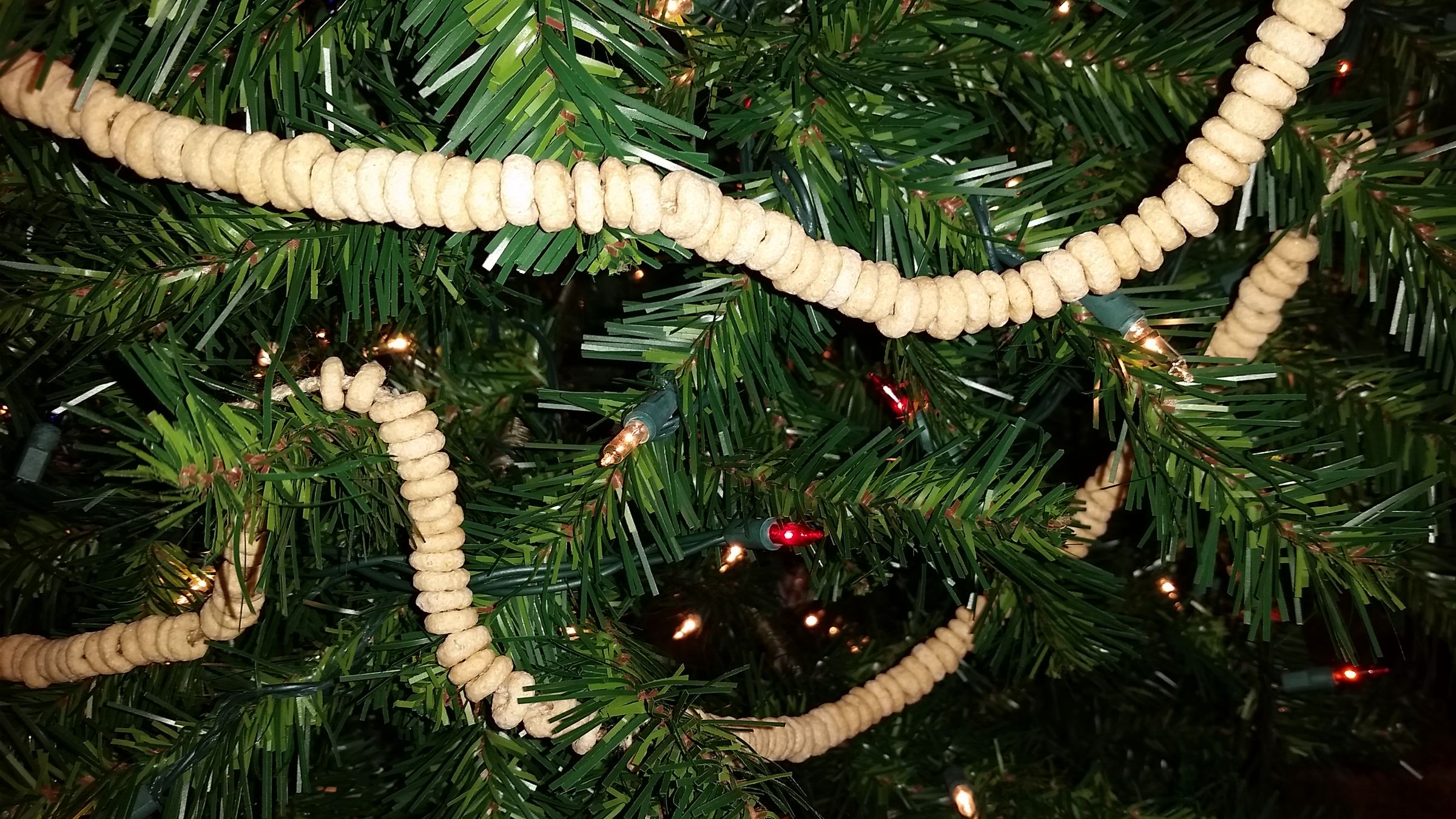 Cereal Holiday Tree Garland - Aka Keep Kidos Busy While Making Holiday Memories