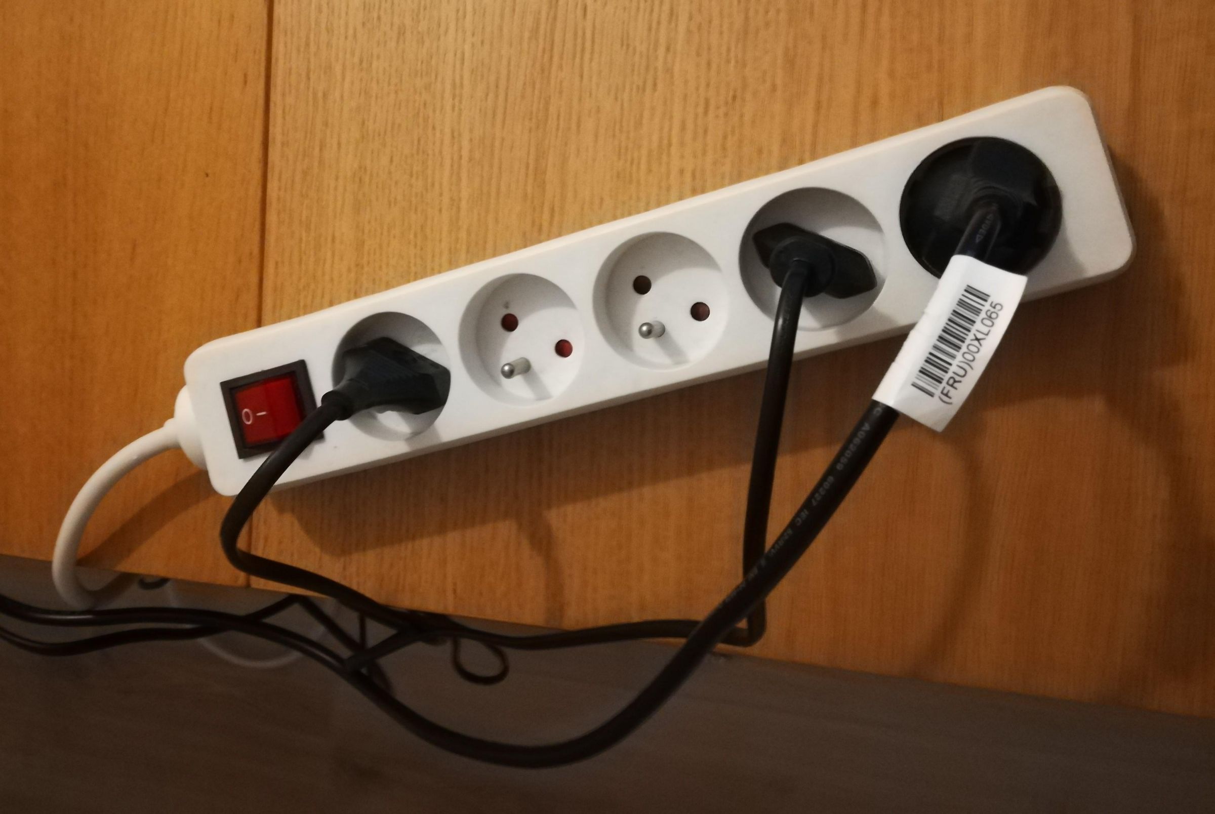 Outlet Holder 4 Steps Instructables