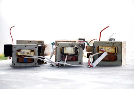 ELECTROMAGNET From Microwave Transformers : 5 Steps (with Pictures ...