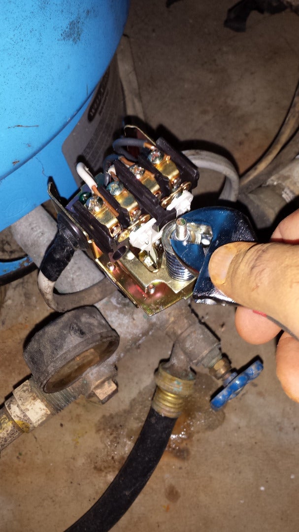 Adjusting the Pump Switch