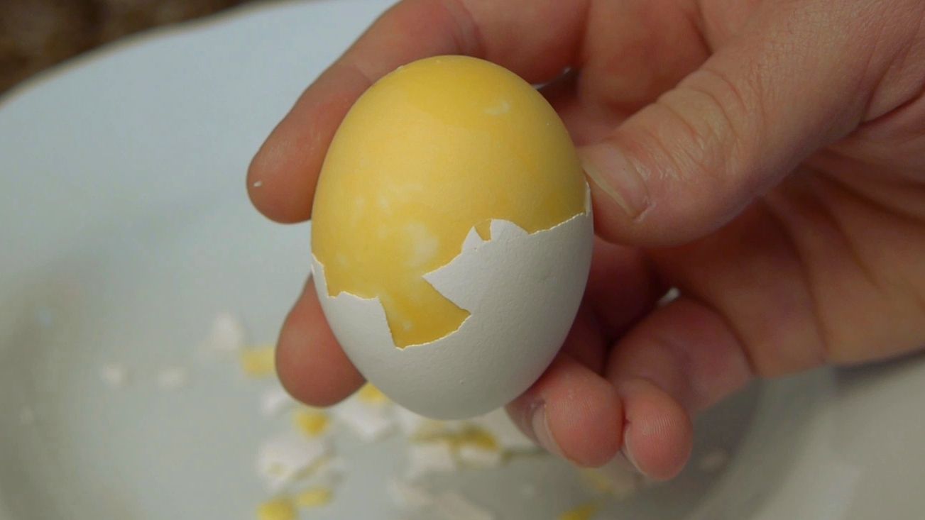 How to Scramble Hard Boiled Eggs Inside Their Shell