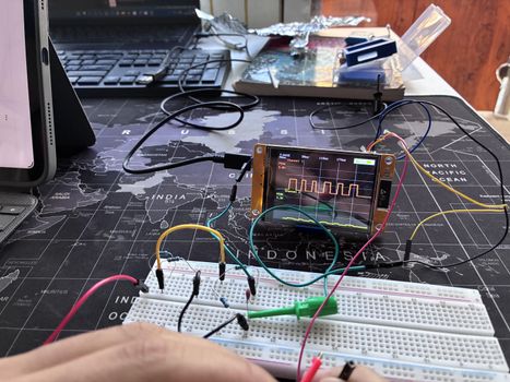 Breadboard Testing Oscilloscope