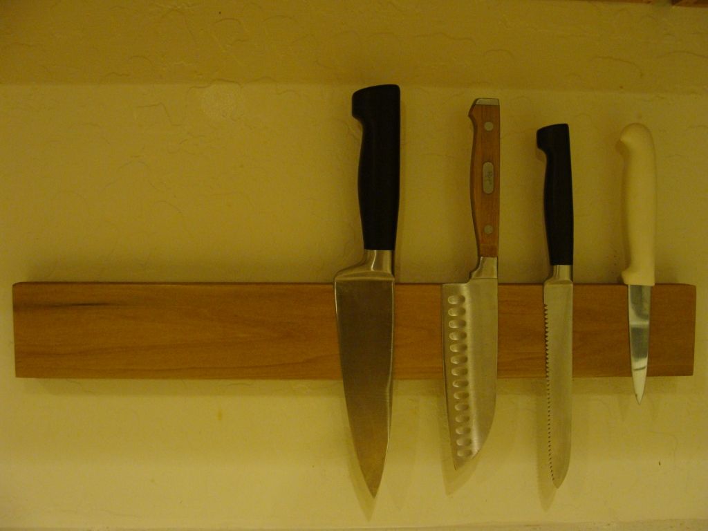 Magnetic Knife Rack Built Using Hard Drive Magnets (without Power Tools)