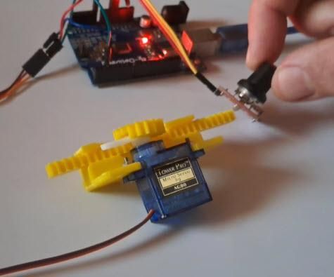 Control Linear Servo Actuator With Potentiometer Using Visuino