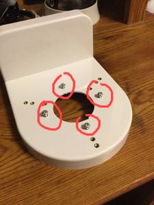 Attaching the Camera to the Wall Bracket