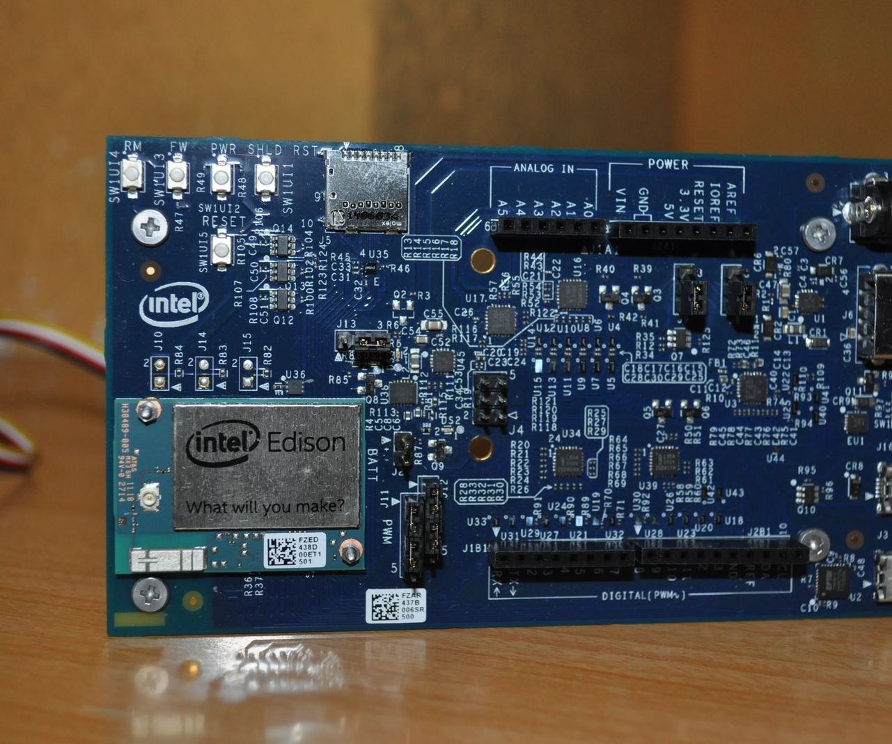 Intel IoT EDI - Monitoring a Comfortable and Safe Environment (with Intel Edison)