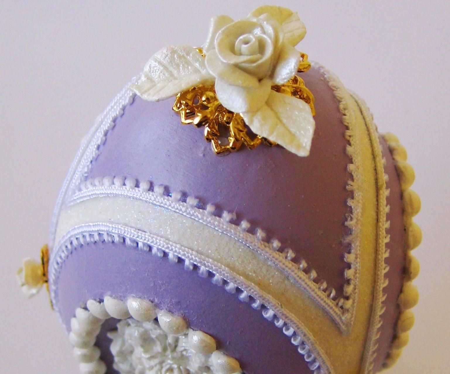  CAMEO - a Goose Eggshell Decorated With Paper Clay