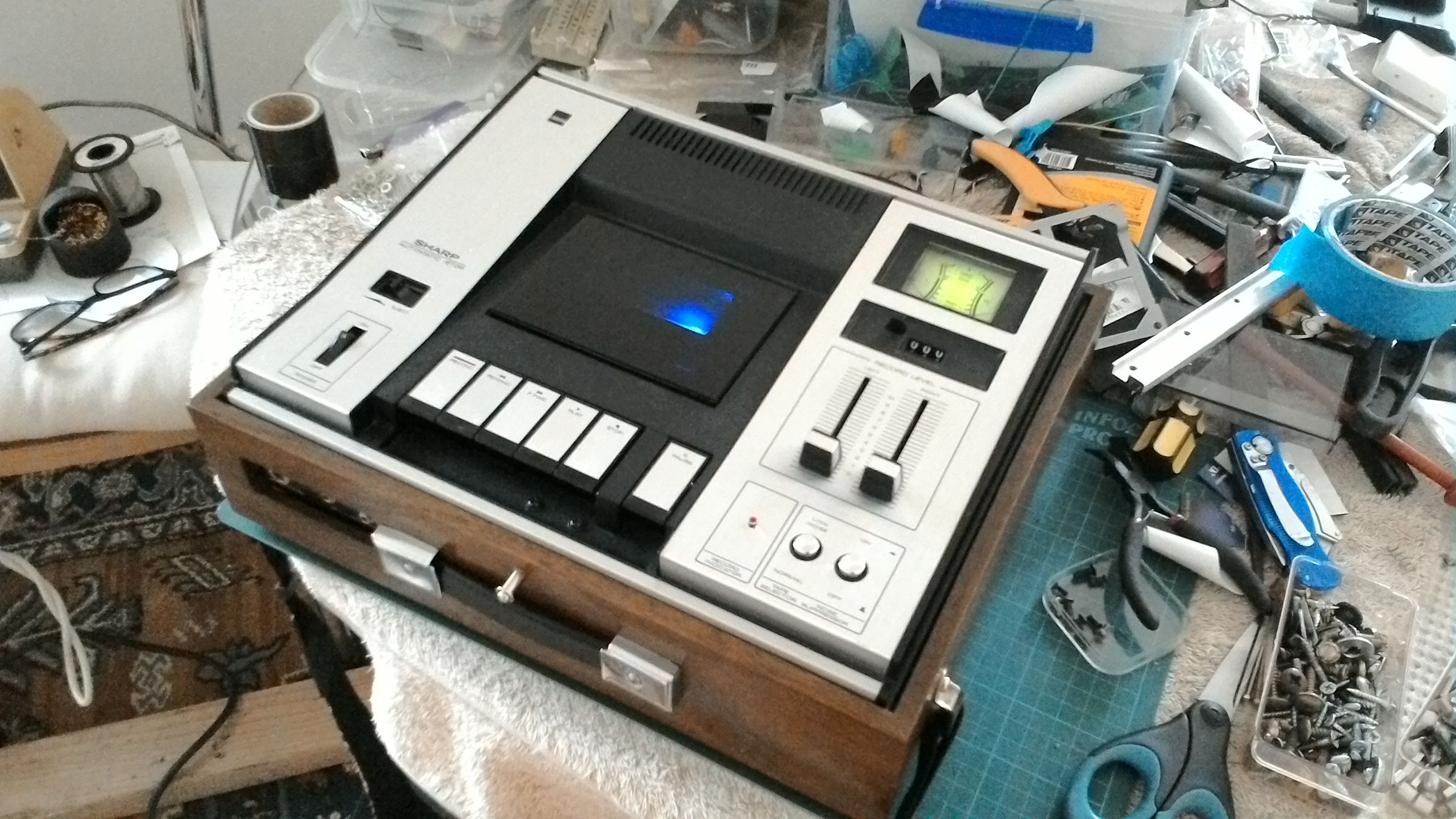 Vintage Cassette Deck Hand Bag Get Decked Out! 6 Steps (with