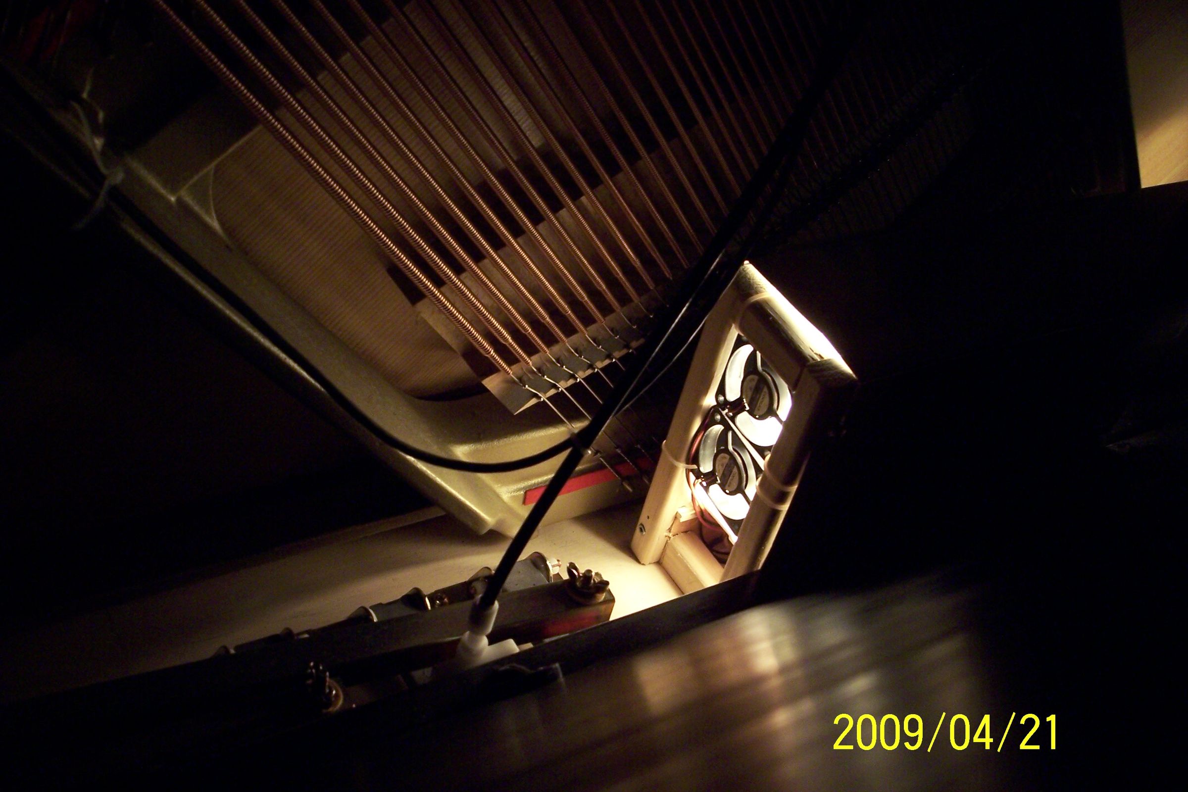 An Easytomake, Energysaving Piano Humidity Control System (dehumidifier) 8 Steps