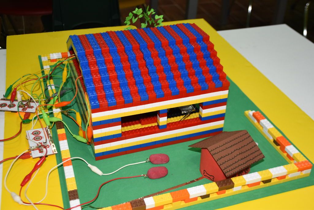 Build a Smart House With ( Makey Makey + Scratch + Brick ...