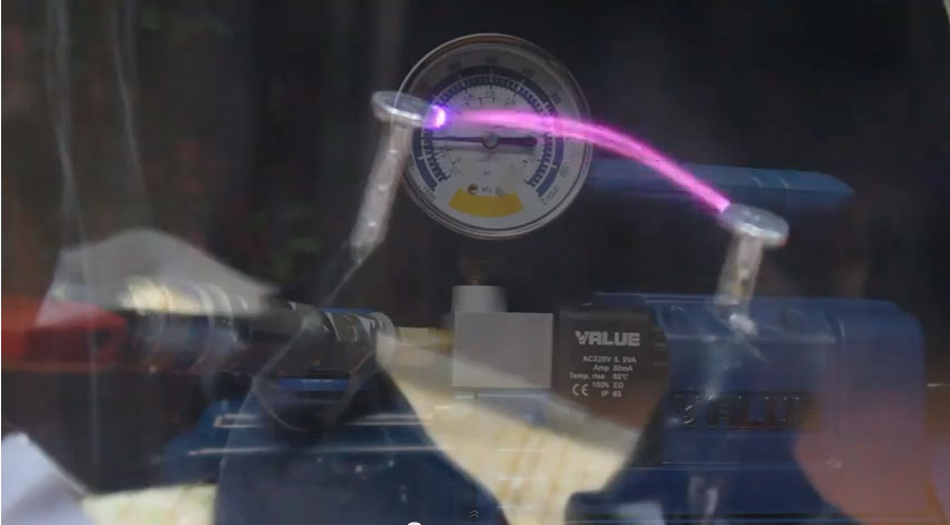 Plasma Ray in a Jar at Very Low Pressure.