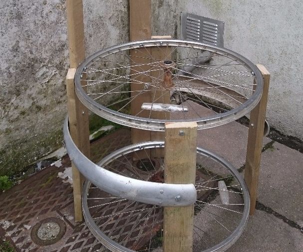 Simple Garden Chair From Old Bicycle