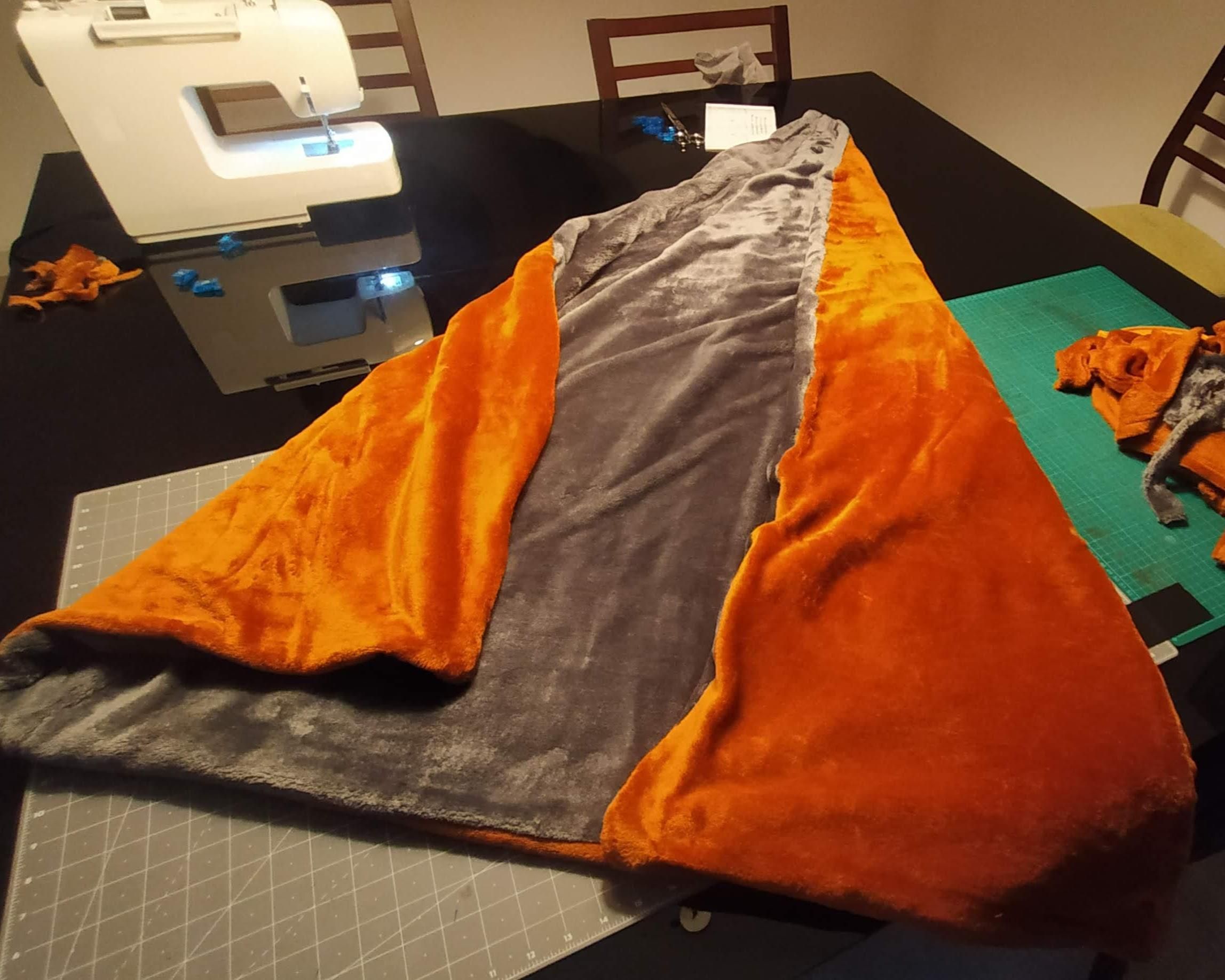 Comfy Croissant, Cushion and Throw Blanket 6 Steps (with Pictures