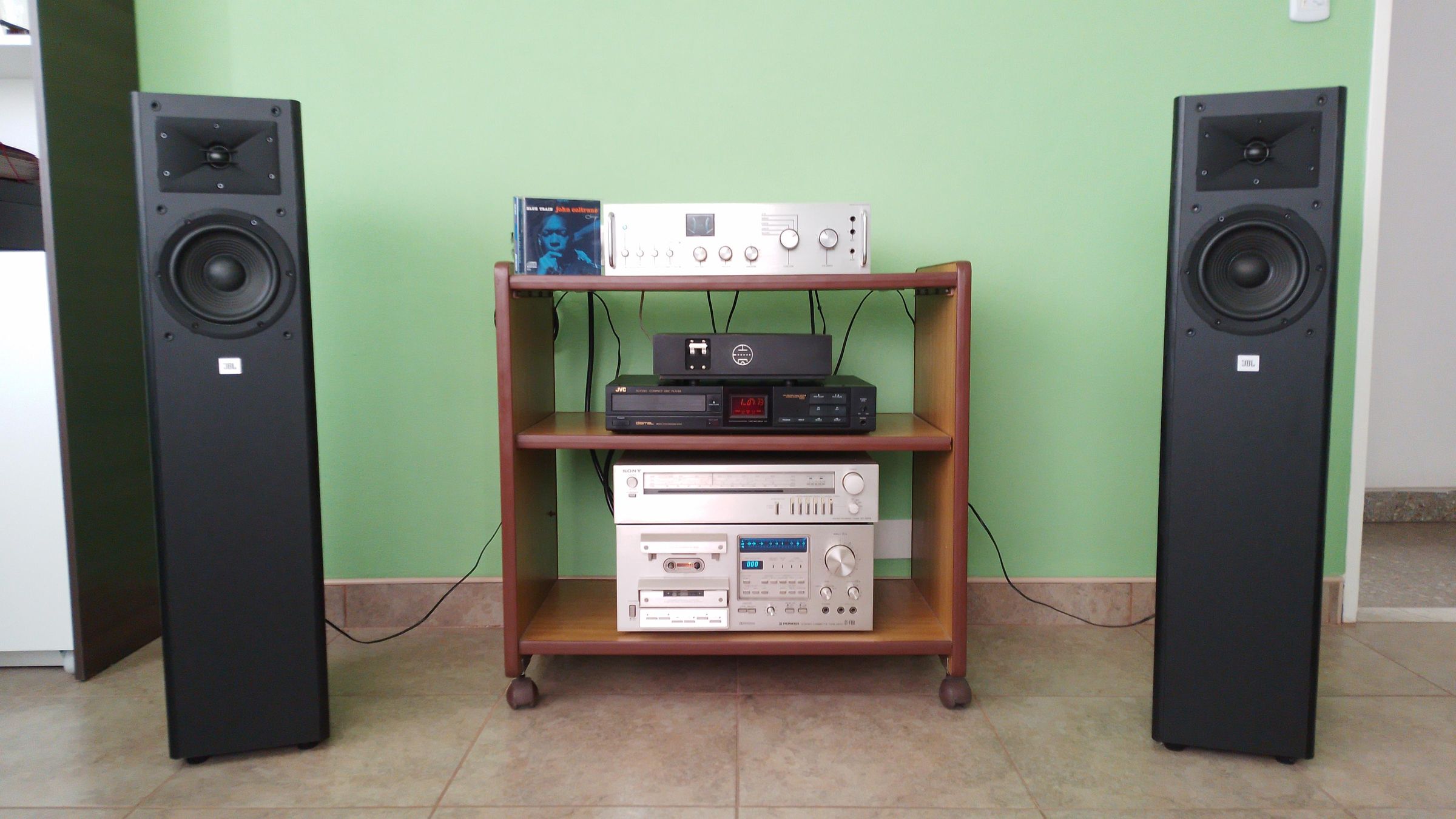 DIY Power Conditioner for Audio Built From an Old Cable Box 6 Steps