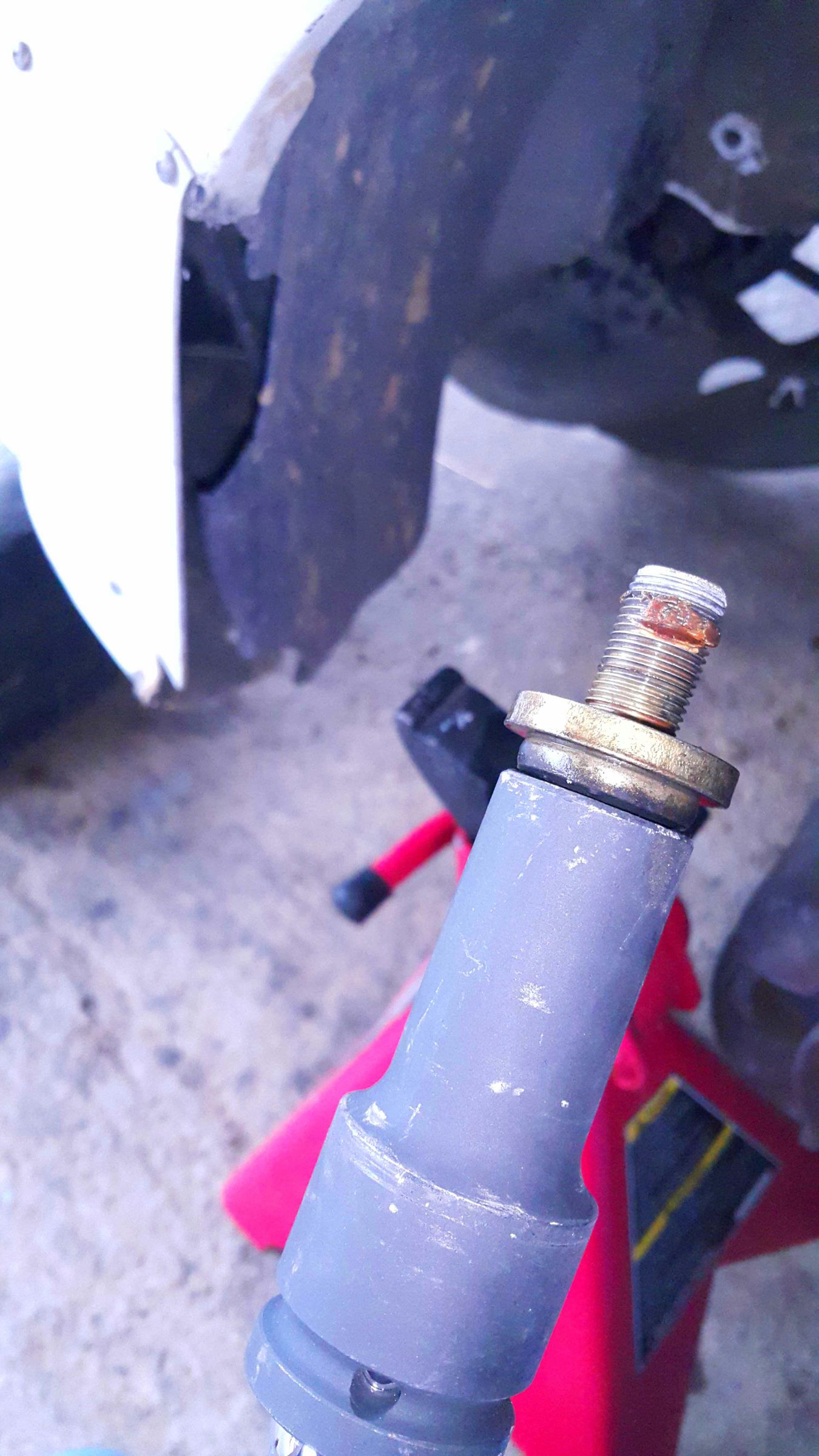 Super Easy Way to Remove and Reinstall the Crankshaft Pulley Bolt (Honda Civic 1999 D15B) 3