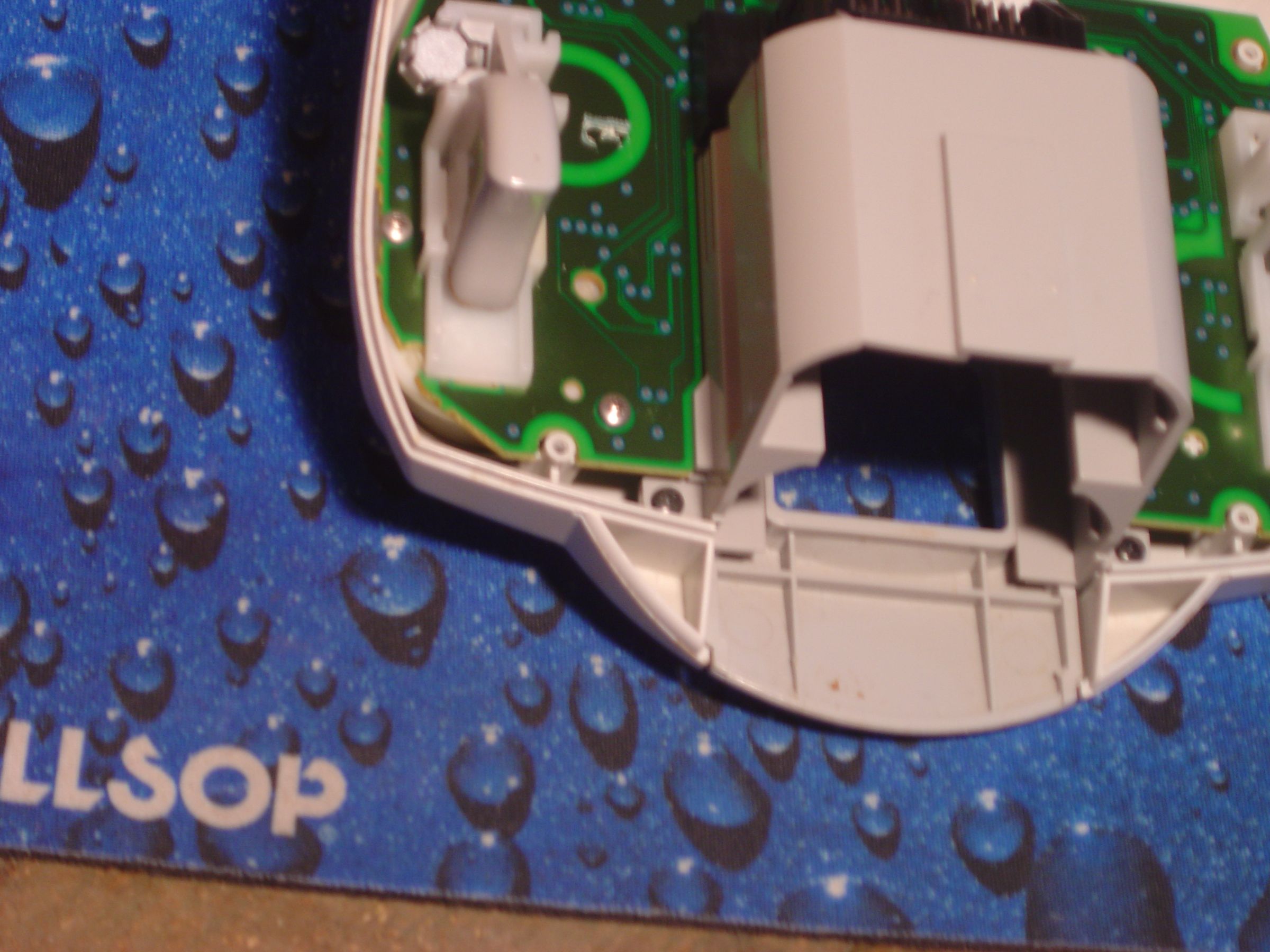 Cleaning a Dreamcast Controller 5 Steps Instructables