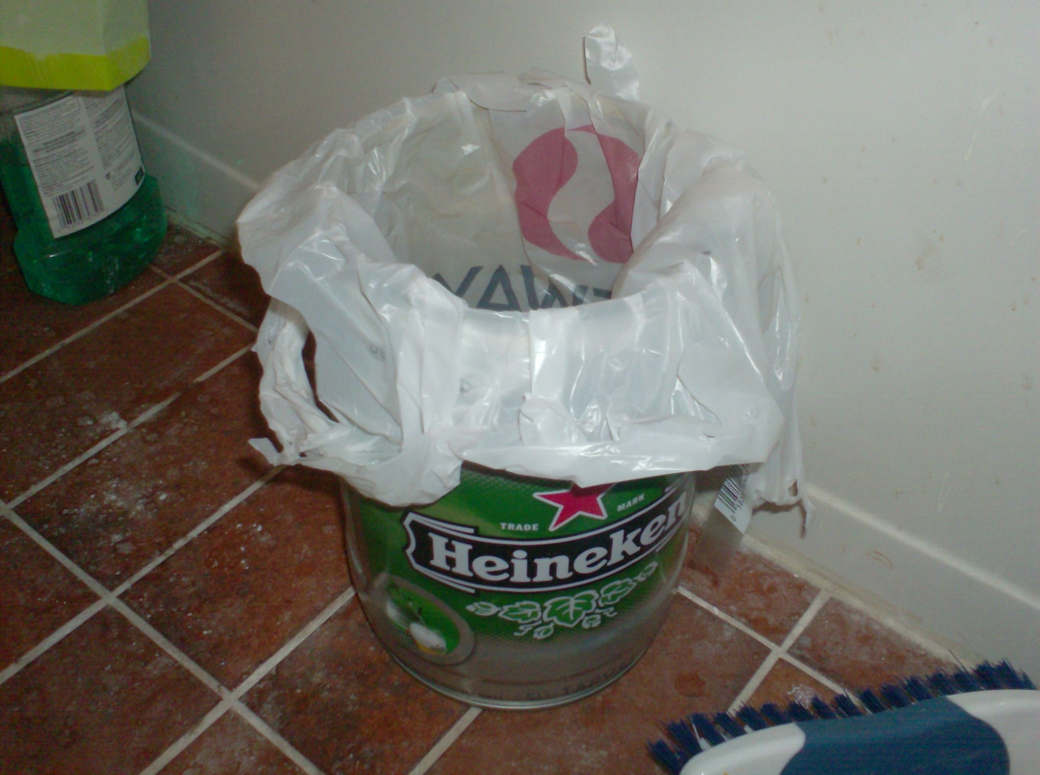 (brand Removed) Trash Keg! 5 Steps Instructables