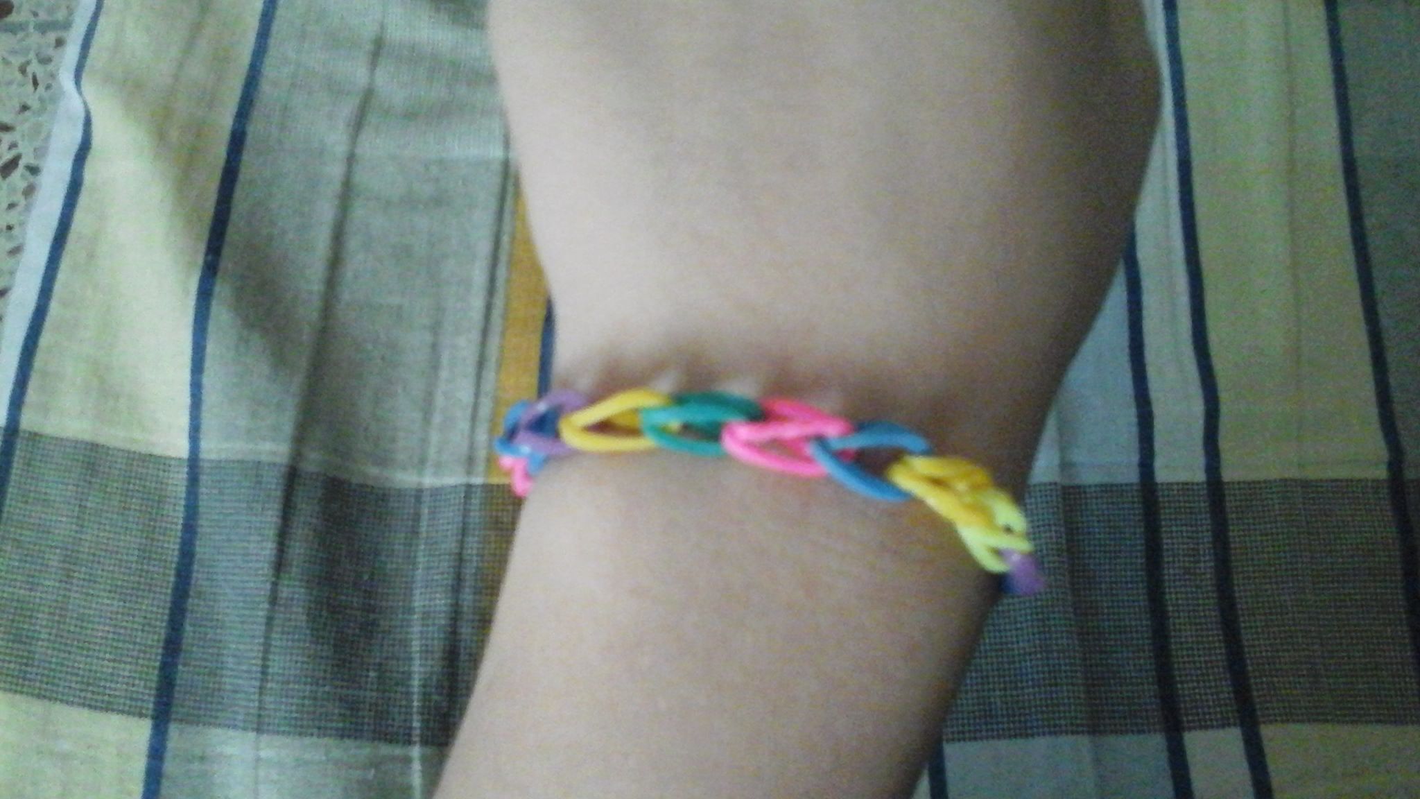 Loom Band Bracelet Using Fingers
