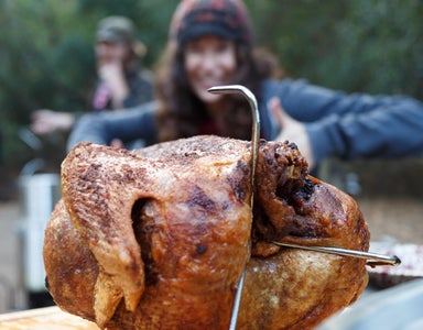 how to put a turkey on the fryer stand 2