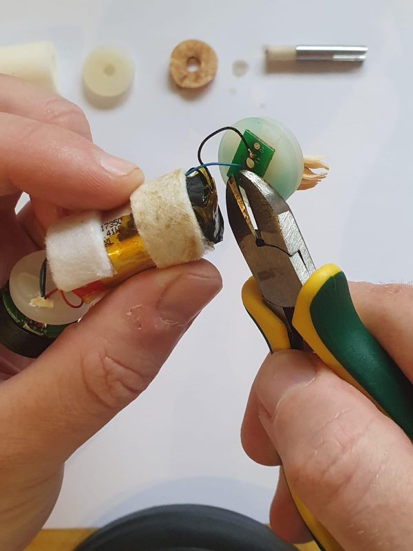 Turning Disposable Vape Battery Into Rechargeable Flashlight : 9 Steps
