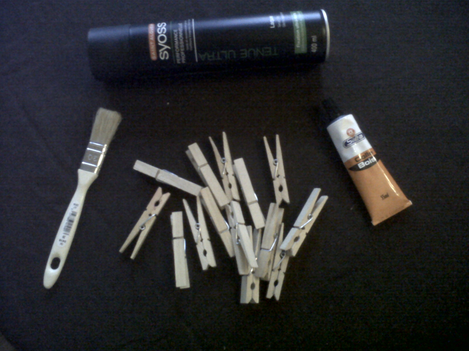 Creation of a Table Mat With Clothes Pegs