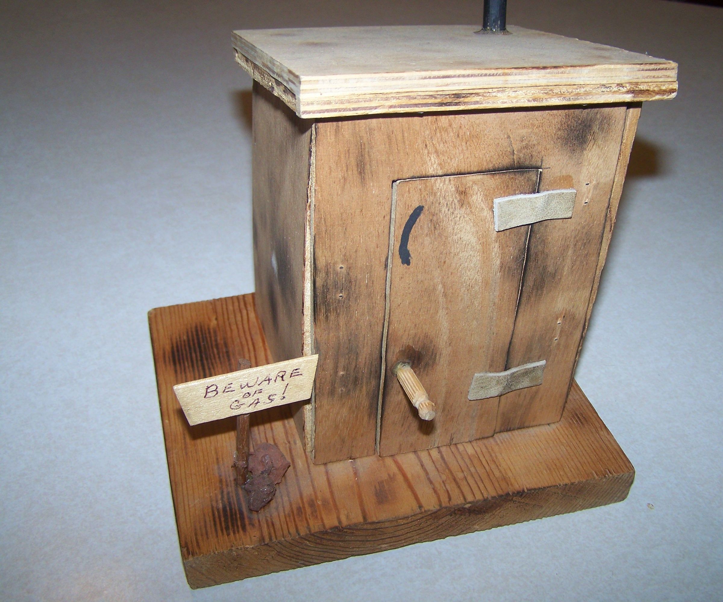 EXPOLDING OUTHOUSE
