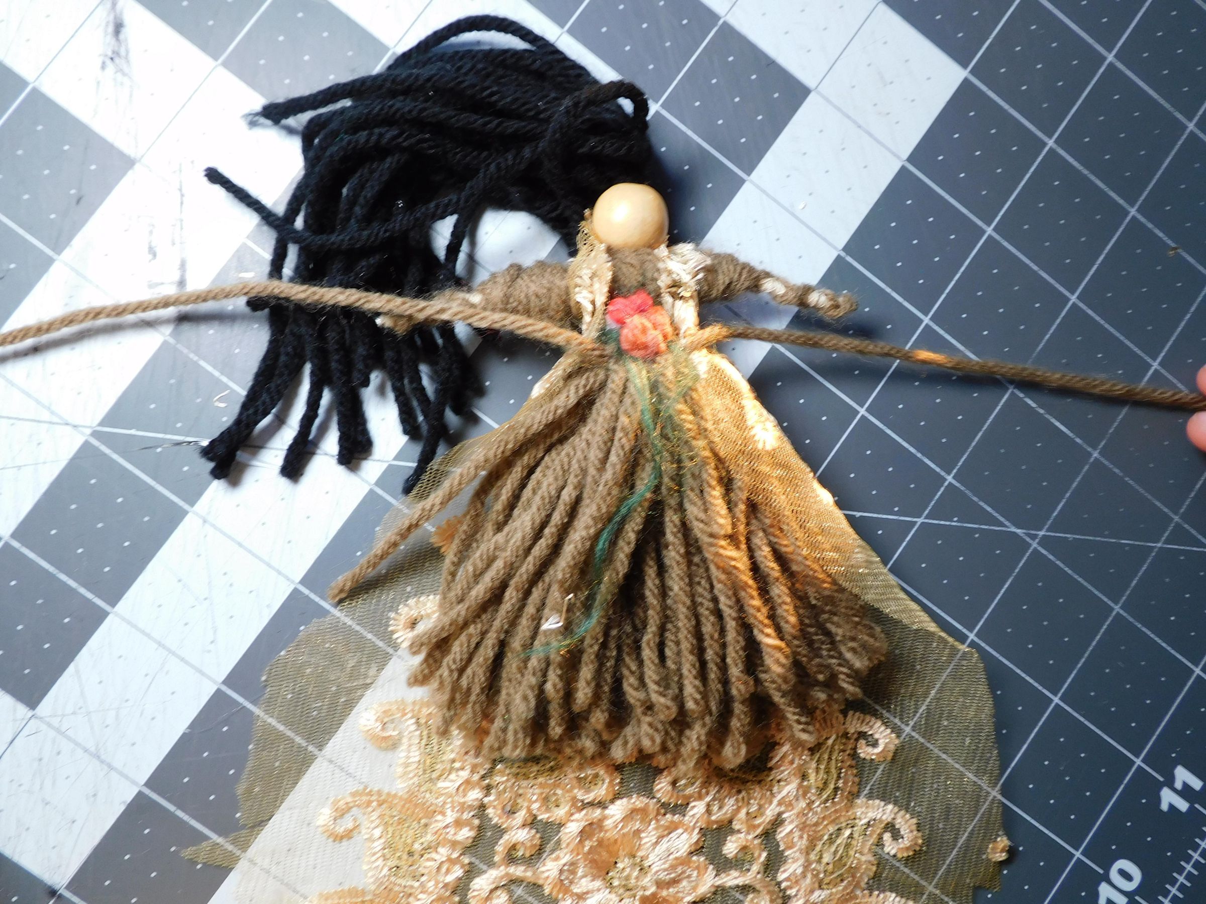 How to Make a Cute Simple Tassel Doll From Yarn : 7 Steps (with ...