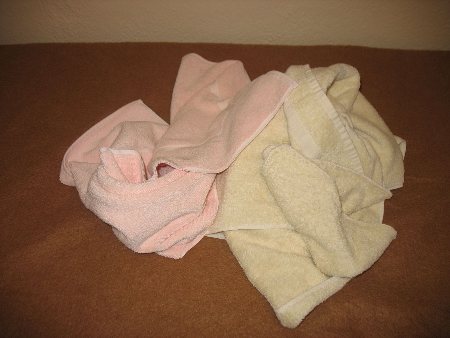 Folding Towels in Quarters and Thirds 9 Steps Instructables